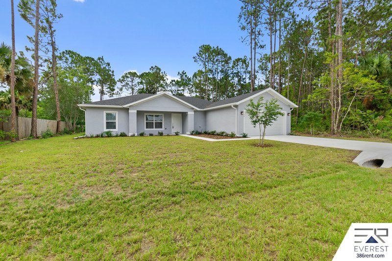LIKE NEW, UPGRADED 3/2/2 IN POPULAR LEHIGH WOODS property image
