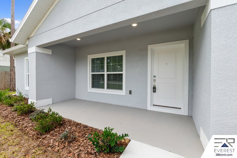 LIKE NEW, UPGRADED 3/2/2 IN POPULAR LEHIGH WOODS property image