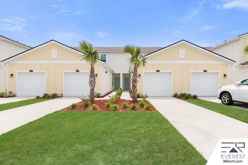LIKE NEW 2/2.5/1 TOWNHOUSE IN BEAUTIFUL SILVERLEAF OF ST AUGUSTINE property image