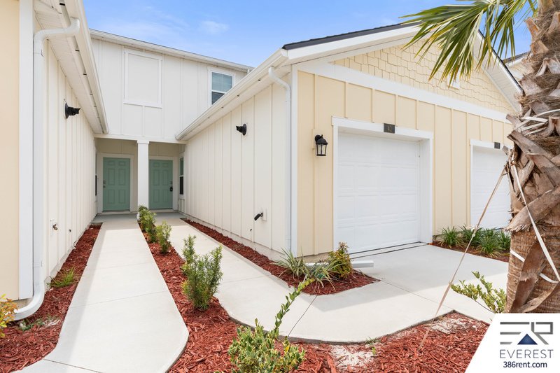 LIKE NEW 2/2.5/1 TOWNHOUSE IN BEAUTIFUL SILVERLEAF OF ST AUGUSTINE property image