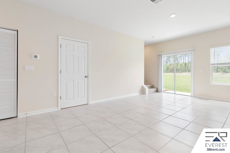 LIKE NEW 2/2.5/1 TOWNHOUSE IN BEAUTIFUL SILVERLEAF OF ST AUGUSTINE property image
