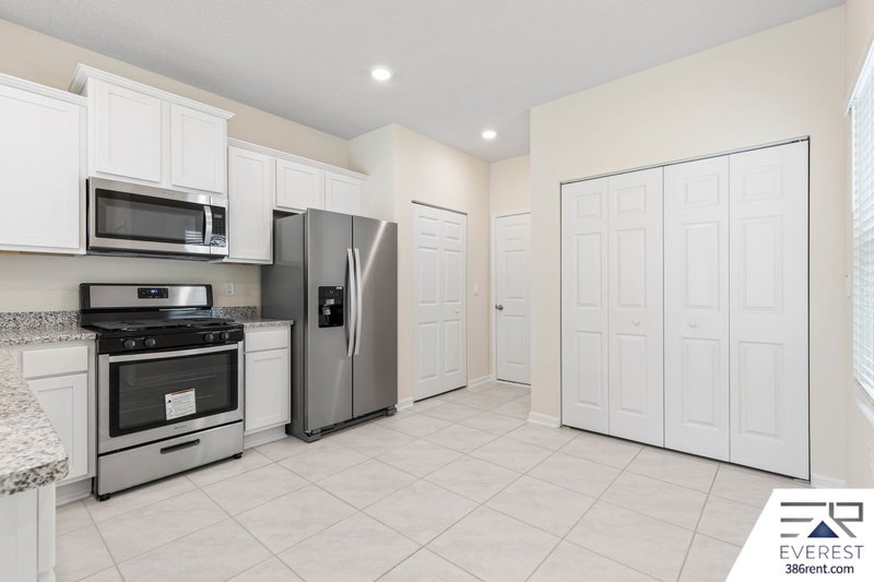 LIKE NEW 2/2.5/1 TOWNHOUSE IN BEAUTIFUL SILVERLEAF OF ST AUGUSTINE property image