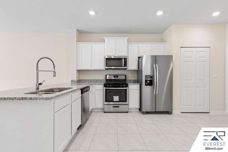 LIKE NEW 2/2.5/1 TOWNHOUSE IN BEAUTIFUL SILVERLEAF OF ST AUGUSTINE property image