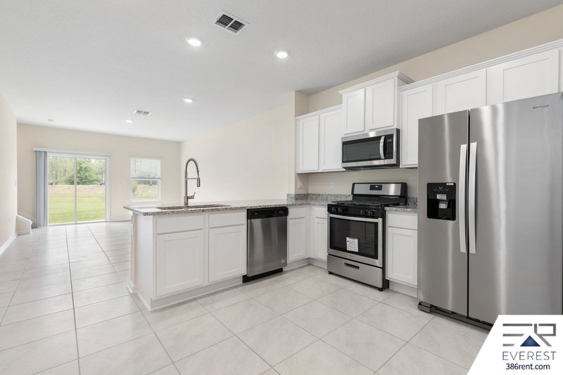 LIKE NEW 2/2.5/1 TOWNHOUSE IN BEAUTIFUL SILVERLEAF OF ST AUGUSTINE property image
