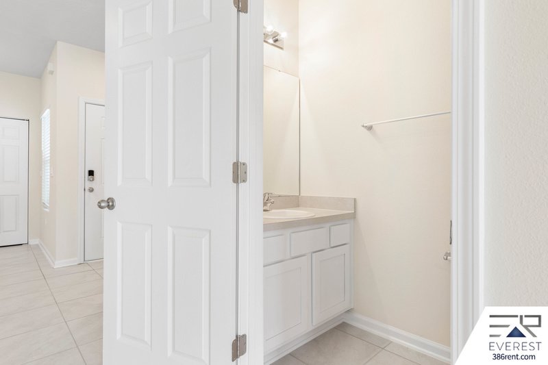 LIKE NEW 2/2.5/1 TOWNHOUSE IN BEAUTIFUL SILVERLEAF OF ST AUGUSTINE property image