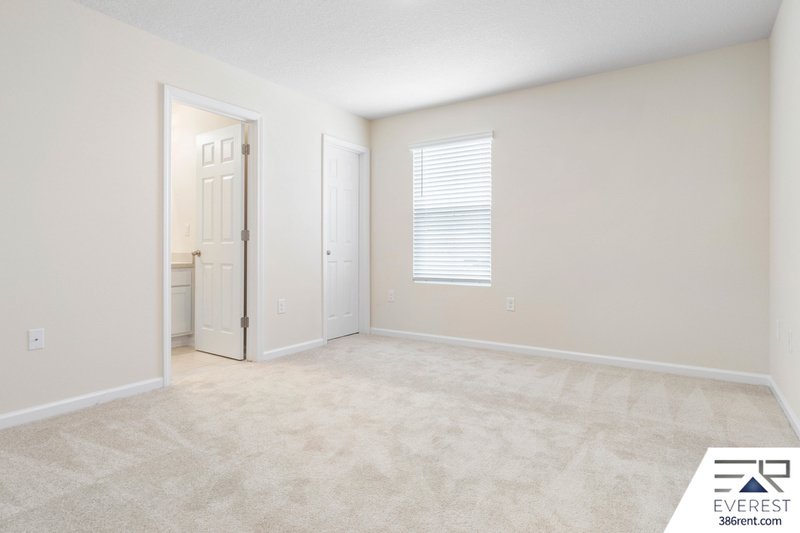 LIKE NEW 2/2.5/1 TOWNHOUSE IN BEAUTIFUL SILVERLEAF OF ST AUGUSTINE property image