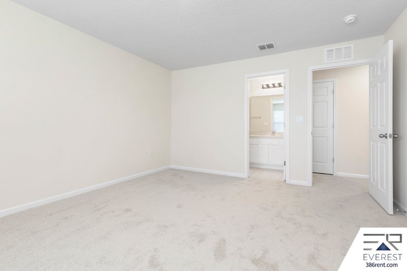 LIKE NEW 2/2.5/1 TOWNHOUSE IN BEAUTIFUL SILVERLEAF OF ST AUGUSTINE property image