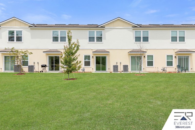 LIKE NEW 2/2.5/1 TOWNHOUSE IN BEAUTIFUL SILVERLEAF OF ST AUGUSTINE property image