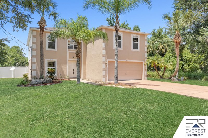 FULLY FENCED, SPACIOUS 4+DEN/2.5/2 IN DESIRABLE QUAIL HOLLOW property image