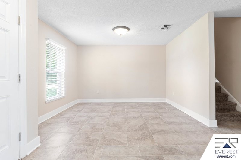 FULLY FENCED, SPACIOUS 4+DEN/2.5/2 IN DESIRABLE QUAIL HOLLOW property image