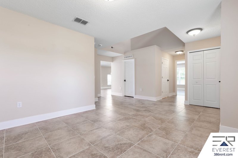 FULLY FENCED, SPACIOUS 4+DEN/2.5/2 IN DESIRABLE QUAIL HOLLOW property image