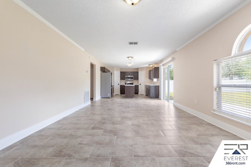 FULLY FENCED, SPACIOUS 4+DEN/2.5/2 IN DESIRABLE QUAIL HOLLOW property image
