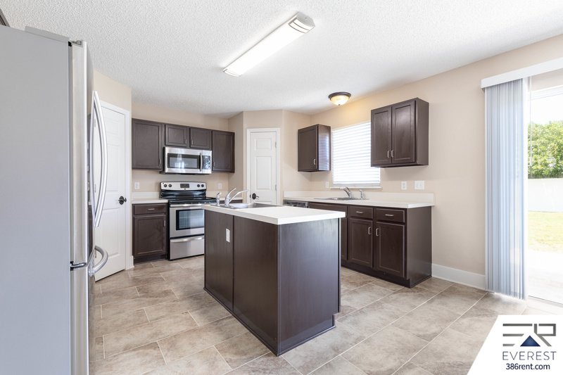 FULLY FENCED, SPACIOUS 4+DEN/2.5/2 IN DESIRABLE QUAIL HOLLOW property image