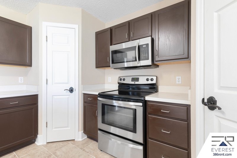 FULLY FENCED, SPACIOUS 4+DEN/2.5/2 IN DESIRABLE QUAIL HOLLOW property image