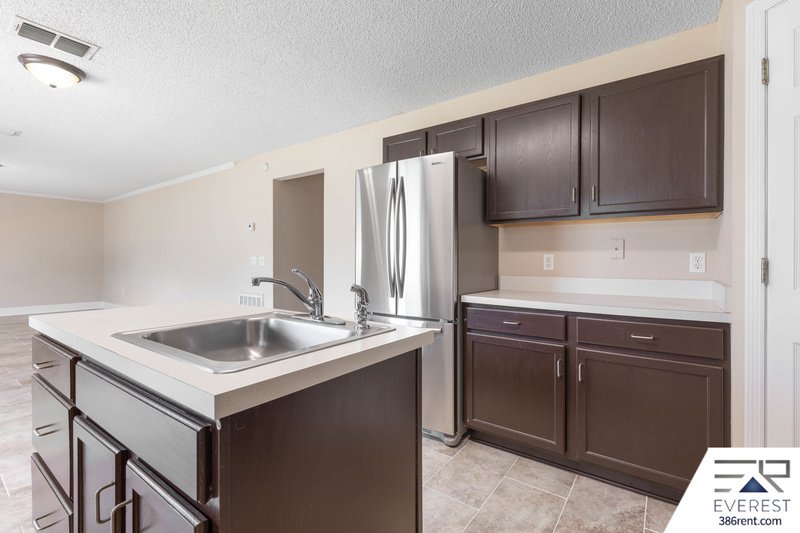 FULLY FENCED, SPACIOUS 4+DEN/2.5/2 IN DESIRABLE QUAIL HOLLOW property image