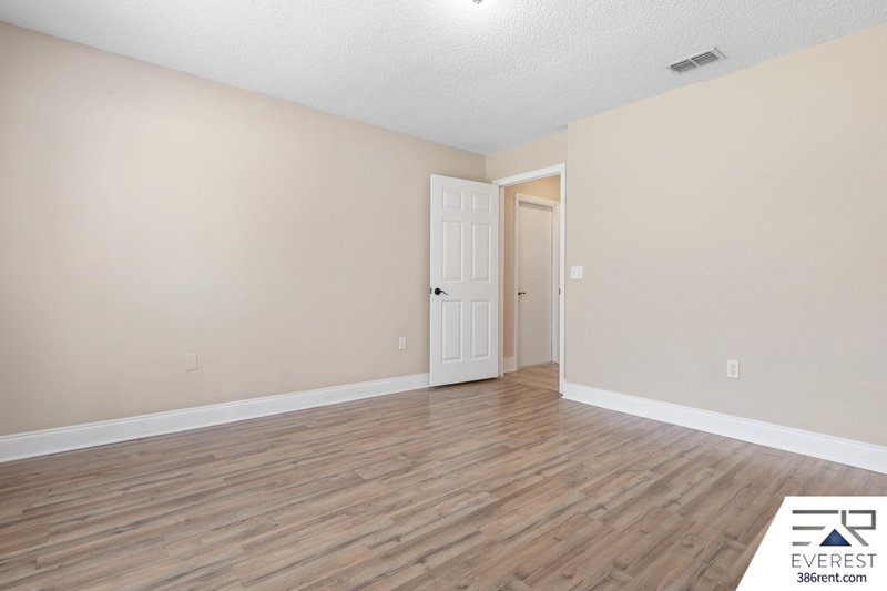 FULLY FENCED, SPACIOUS 4+DEN/2.5/2 IN DESIRABLE QUAIL HOLLOW property image