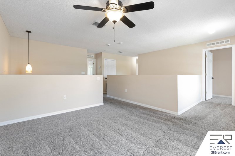FULLY FENCED, SPACIOUS 4+DEN/2.5/2 IN DESIRABLE QUAIL HOLLOW property image