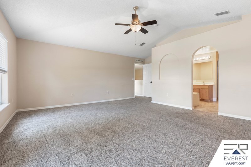 FULLY FENCED, SPACIOUS 4+DEN/2.5/2 IN DESIRABLE QUAIL HOLLOW property image
