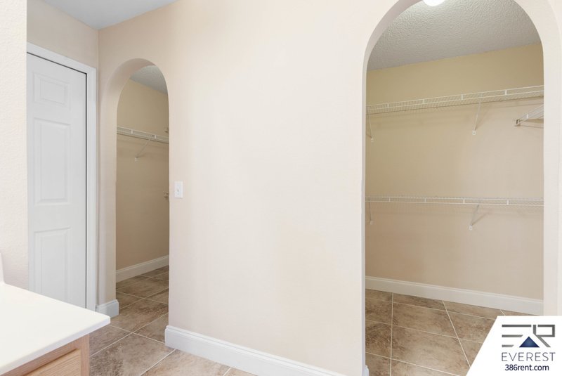 FULLY FENCED, SPACIOUS 4+DEN/2.5/2 IN DESIRABLE QUAIL HOLLOW property image