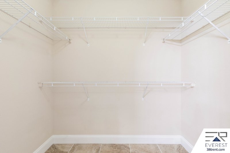 FULLY FENCED, SPACIOUS 4+DEN/2.5/2 IN DESIRABLE QUAIL HOLLOW property image