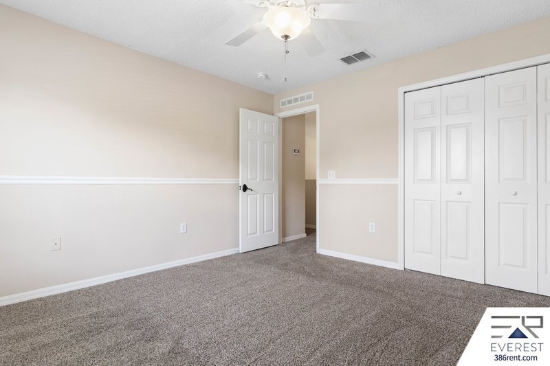 FULLY FENCED, SPACIOUS 4+DEN/2.5/2 IN DESIRABLE QUAIL HOLLOW property image