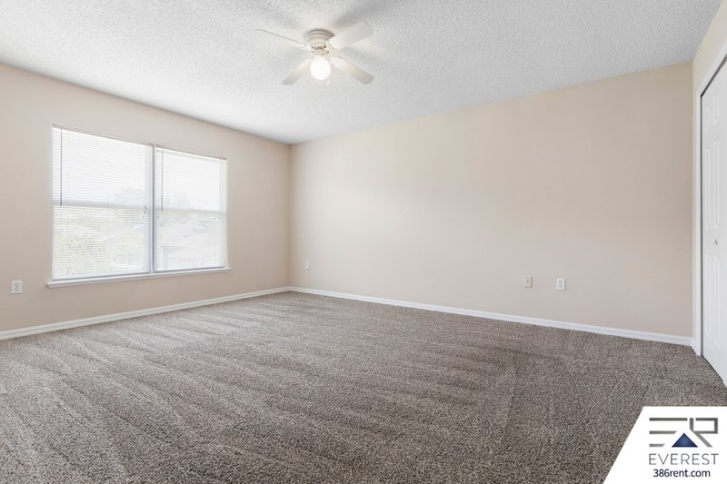 FULLY FENCED, SPACIOUS 4+DEN/2.5/2 IN DESIRABLE QUAIL HOLLOW property image