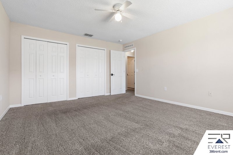 FULLY FENCED, SPACIOUS 4+DEN/2.5/2 IN DESIRABLE QUAIL HOLLOW property image