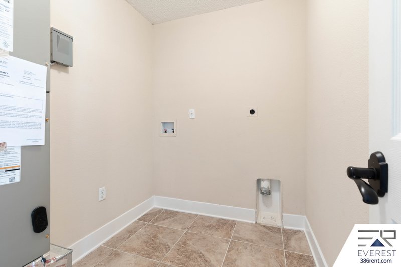 FULLY FENCED, SPACIOUS 4+DEN/2.5/2 IN DESIRABLE QUAIL HOLLOW property image