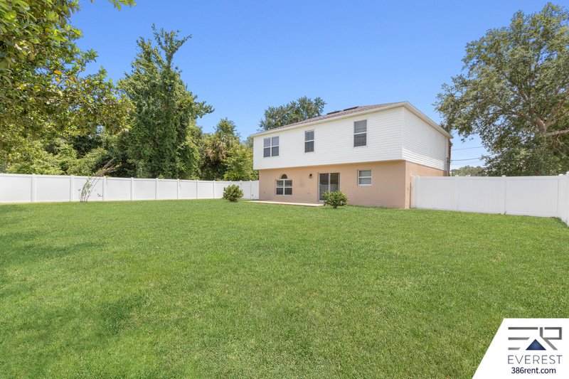 FULLY FENCED, SPACIOUS 4+DEN/2.5/2 IN DESIRABLE QUAIL HOLLOW property image