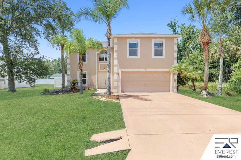 FULLY FENCED, SPACIOUS 4+DEN/2.5/2 IN DESIRABLE QUAIL HOLLOW property image