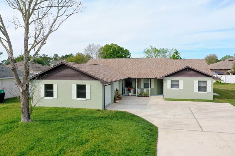 LIKE NEW 3/2/2 IN DESIRABLE PINE LAKES property image