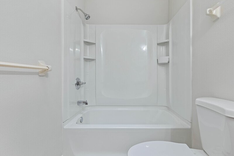 LIKE NEW 3/2/2 IN DESIRABLE PINE LAKES property image