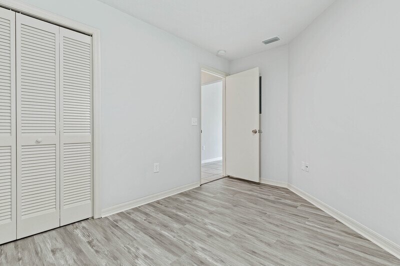LIKE NEW 3/2/2 IN DESIRABLE PINE LAKES property image