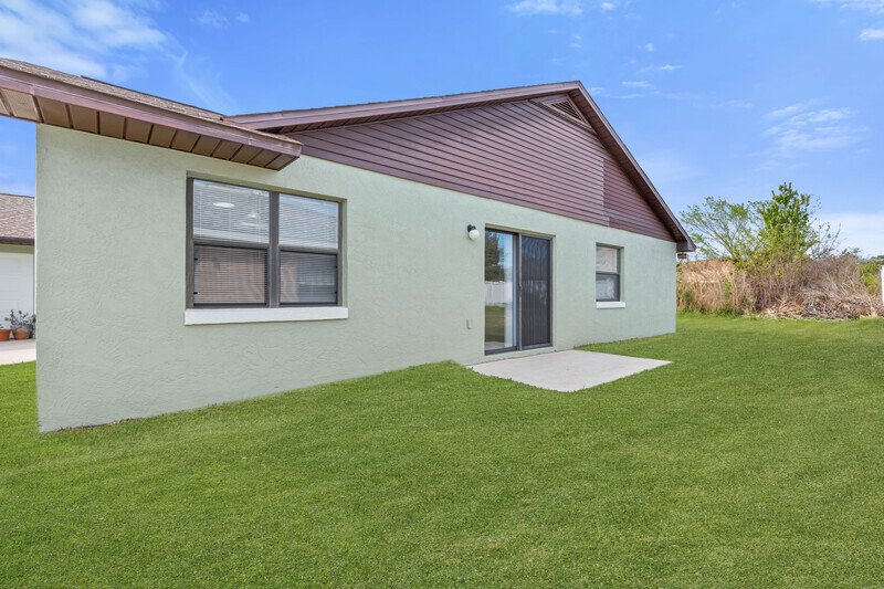 LIKE NEW 3/2/2 IN DESIRABLE PINE LAKES property image
