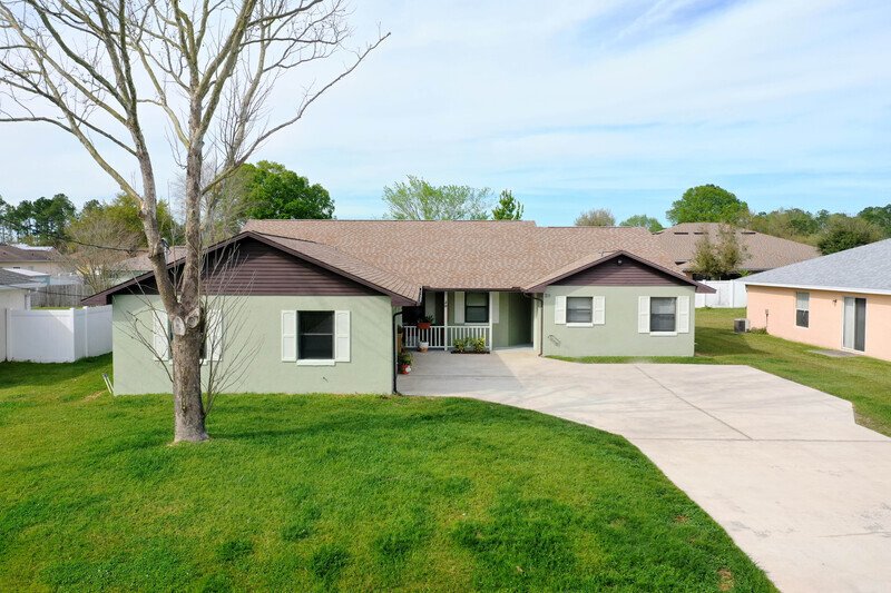 LIKE NEW 3/2/2 IN DESIRABLE PINE LAKES property image