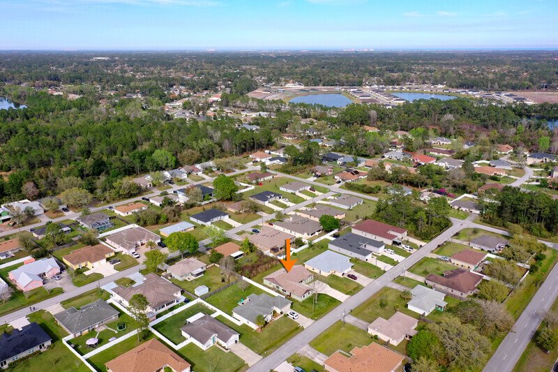 LIKE NEW 3/2/2 IN DESIRABLE PINE LAKES property image