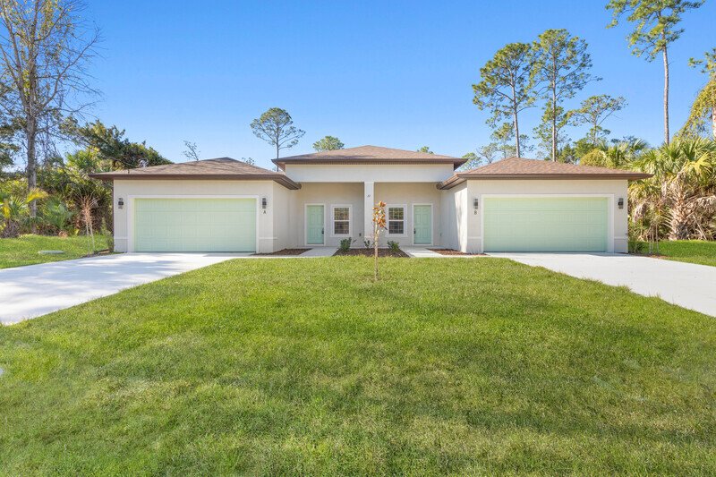 LIKE NEW 3/2/2 TOWNHOME IN POPULAR PINE GROVE property image