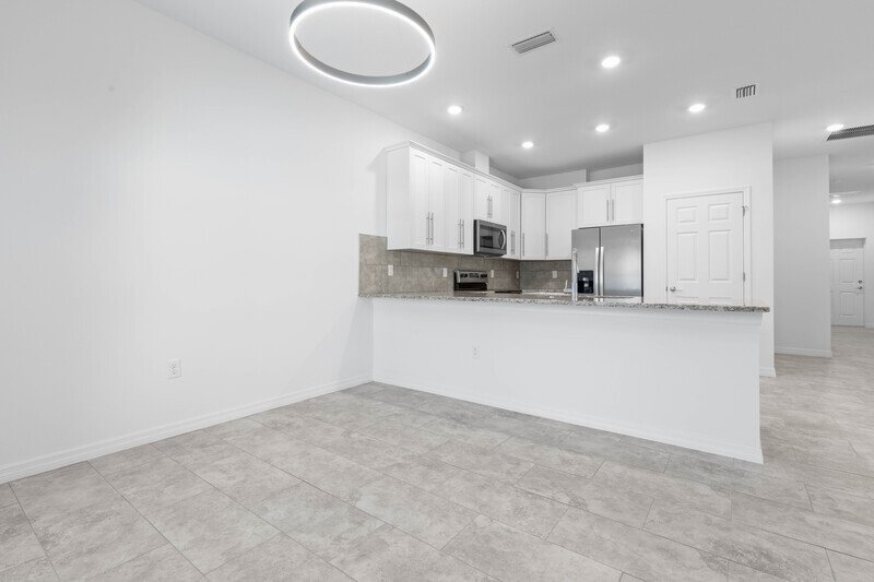 LIKE NEW 3/2/2 TOWNHOME IN POPULAR PINE GROVE property image