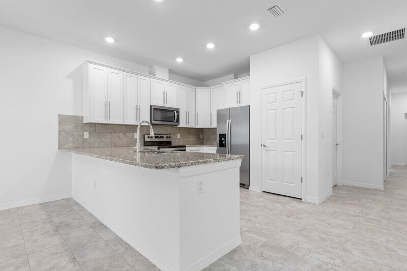 LIKE NEW 3/2/2 TOWNHOME IN POPULAR PINE GROVE property image