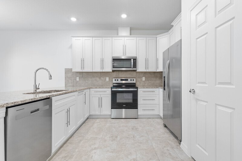 LIKE NEW 3/2/2 TOWNHOME IN POPULAR PINE GROVE property image