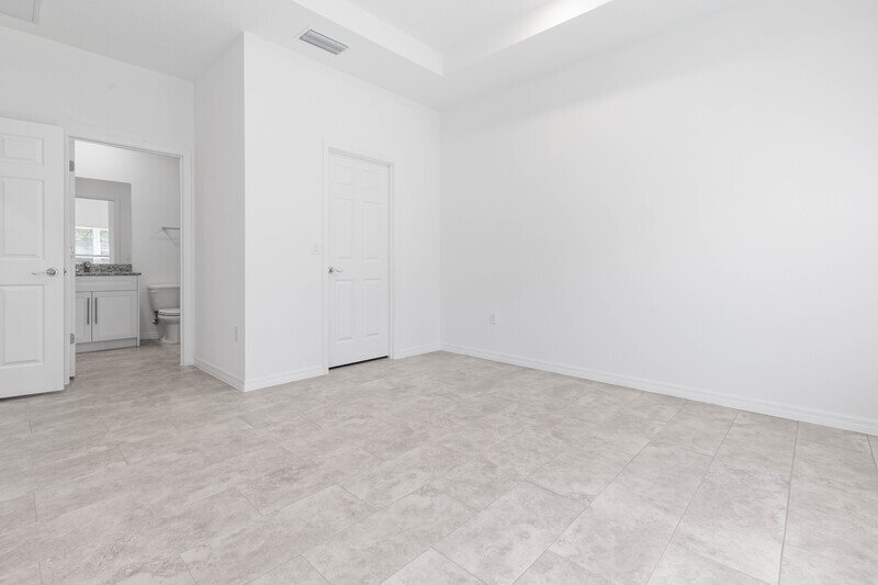 LIKE NEW 3/2/2 TOWNHOME IN POPULAR PINE GROVE property image