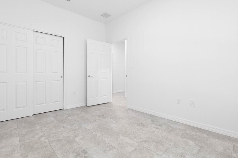 LIKE NEW 3/2/2 TOWNHOME IN POPULAR PINE GROVE property image
