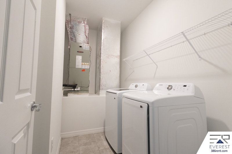 LIKE NEW 3/2/2 TOWNHOME IN POPULAR PINE GROVE property image