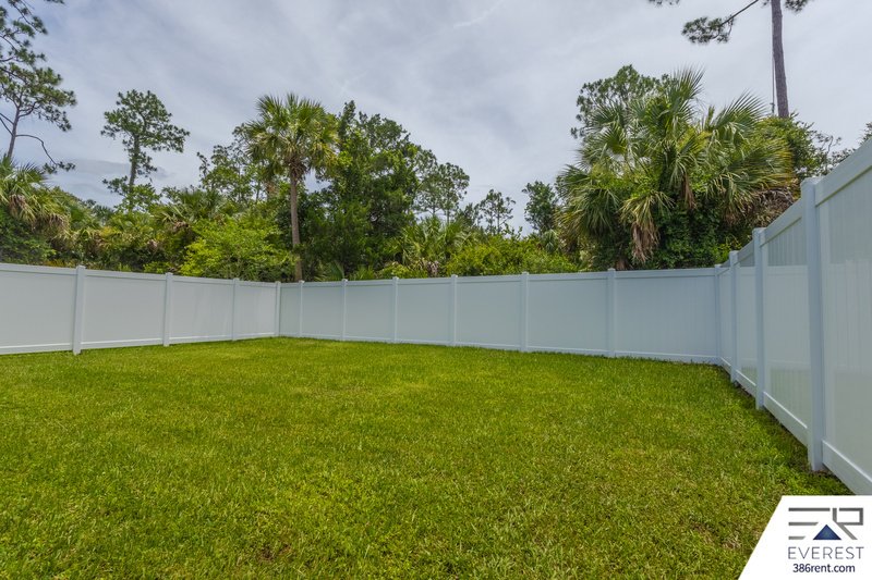 LIKE NEW 3/2/2 TOWNHOME IN POPULAR PINE GROVE property image