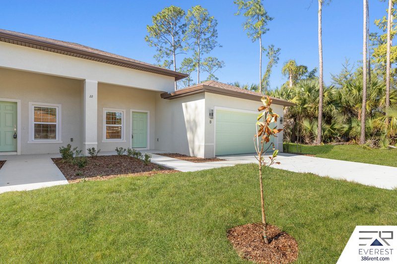 LIKE NEW 3/2/2 TOWNHOME IN POPULAR PINE GROVE property image