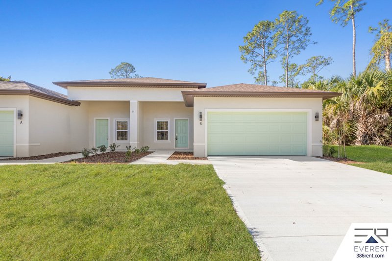 LIKE NEW 3/2/2 TOWNHOME IN POPULAR PINE GROVE property image