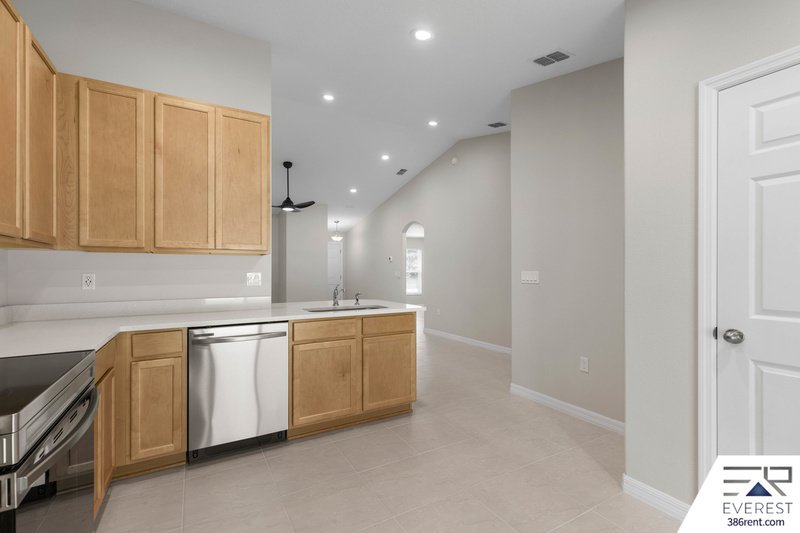 Brand New, fully fenced on a quiet cul-de-sac property image