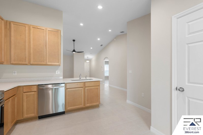 Brand New, fully fenced on a quiet cul-de-sac property image