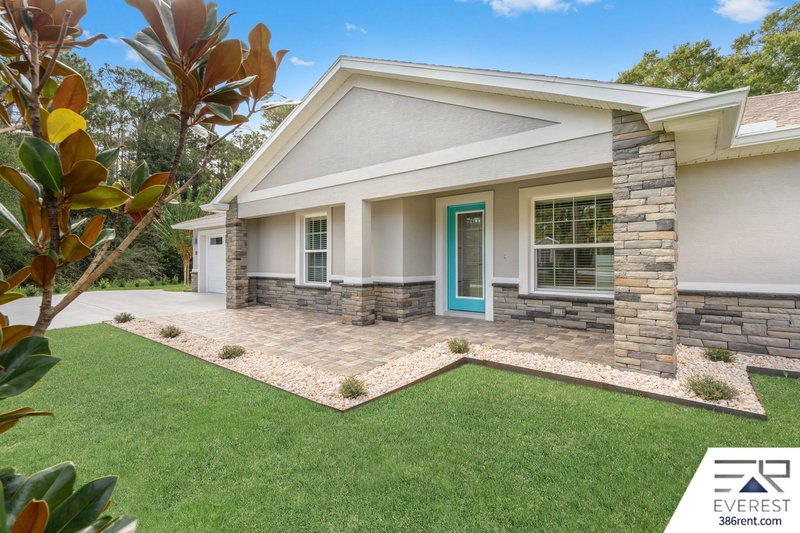 FULLY FENCED, COMPLETELY RENOVATED 3/2/2 ON A CUL-DE-SAC IN THE HEART OF PALM COAST property image