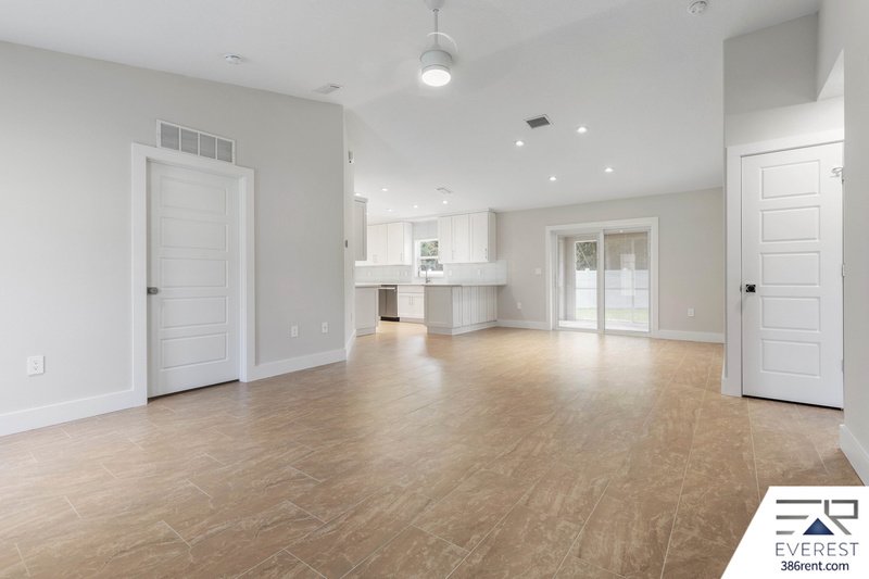 FULLY FENCED, COMPLETELY RENOVATED 3/2/2 ON A CUL-DE-SAC IN THE HEART OF PALM COAST property image